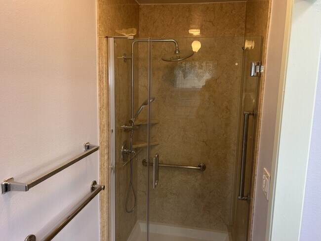 Building Photo - Highly Sought Somerset Highlands Beautiful Home