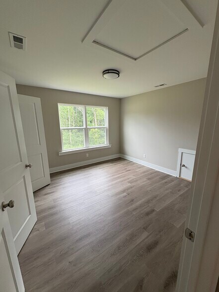 Building Photo - 4662 Heiskell Dr
