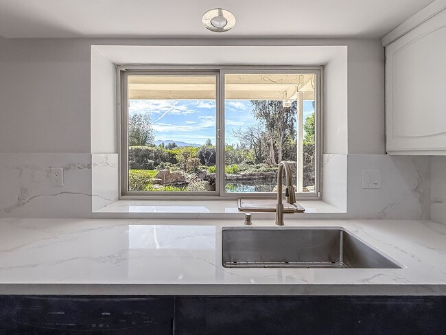 Building Photo - Upgraded Calabasas 4BR w/pool + spa, views + solar panels!