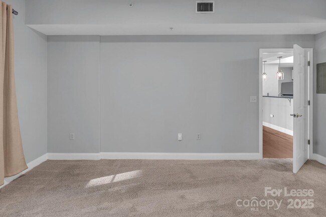 Building Photo - 300 W 5th St