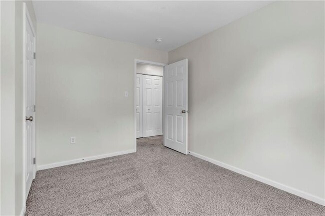 Building Photo - 305 Broadstone Dr