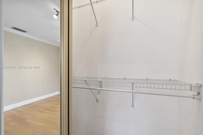 Building Photo - 300 187th St