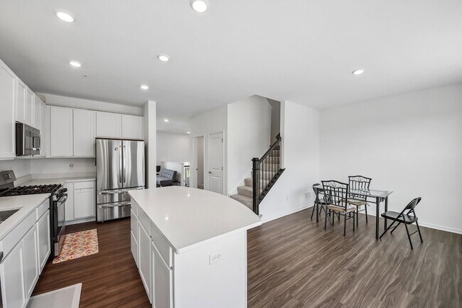 Building Photo - 1109 Atterberg Rd
