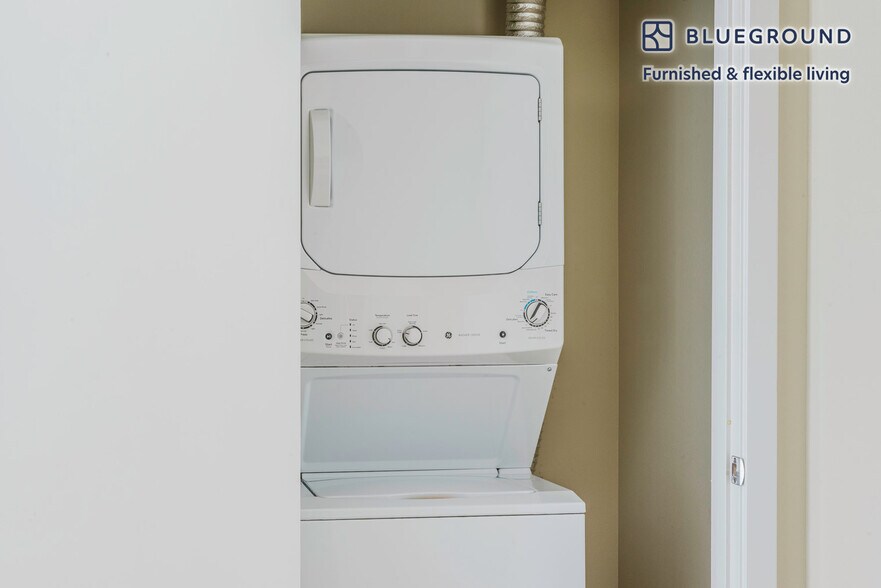 Building Photo - 13403 Newcastle Commons Dr