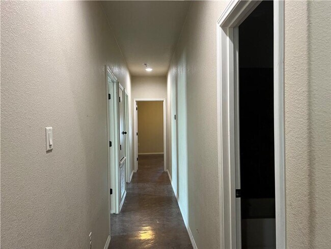 Building Photo - P2-179 Joanne Loop Buda, TX 78610