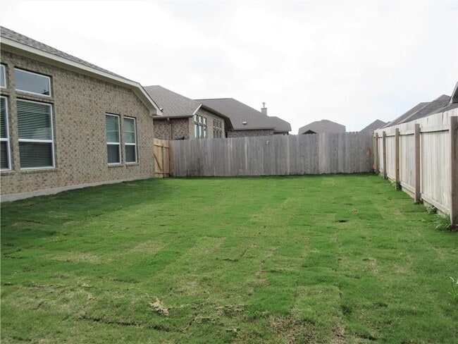 Building Photo - 1017 Sundrops St