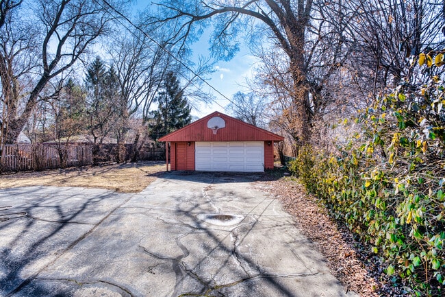 Building Photo - 3131 Hill Ln