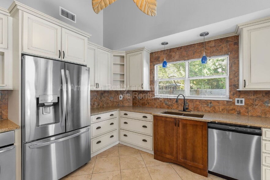 Building Photo - 101 Hands Cove Ln