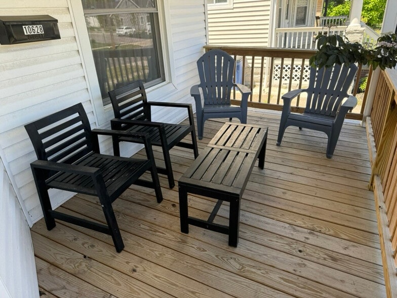 Building Photo - 10628 Lee Ave