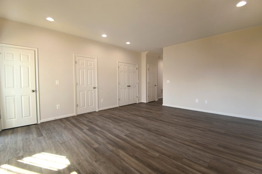 Building Photo - 105 Gristmill Ct