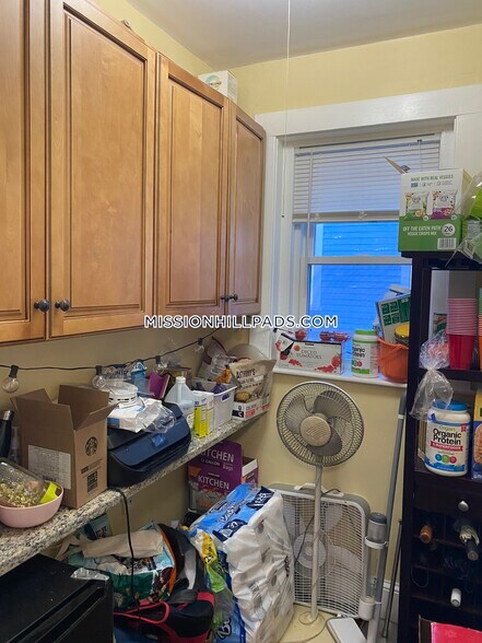 Building Photo - 2 Hillside St