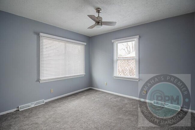 Building Photo - 1/2 OFF OF FIRST MONTH'S RENT! | Modern 3 Bd/2Ba Home | Near Aksarben