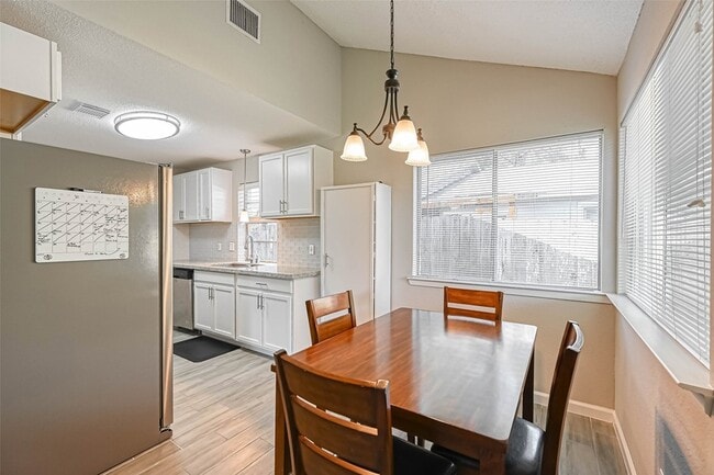 Building Photo - 22622 John Rolfe Ln