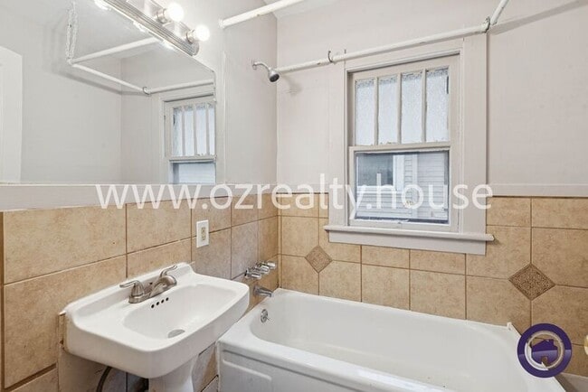 Building Photo - 1749 Berdan Ave