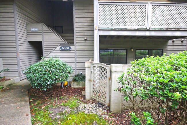 Primary Photo - 2 Bedroom, 2 Bath Condo at Village Creek -...