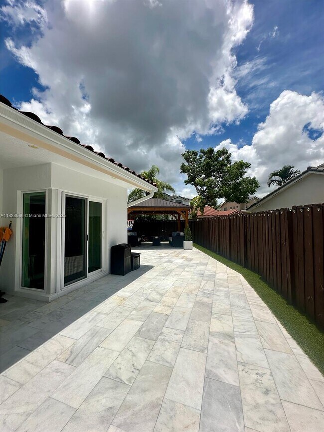 Building Photo - 5020 SW 154th Ave