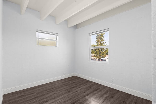 Building Photo - 812 19th St