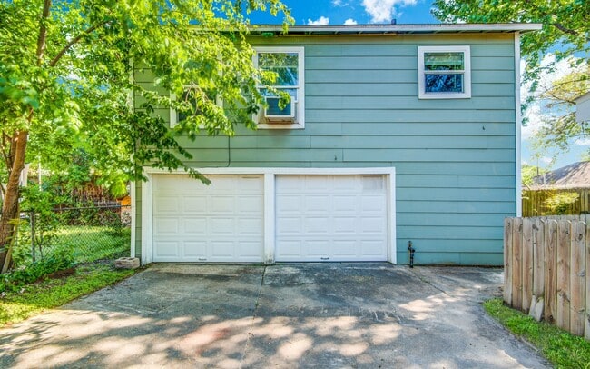 Building Photo - 206 Frawley St