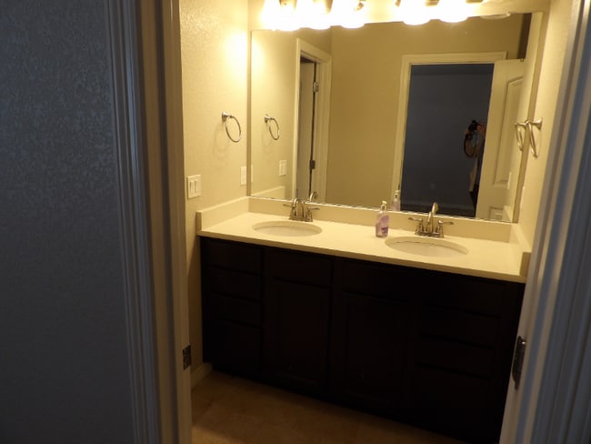 Building Photo - 13534 Park Gate Dr