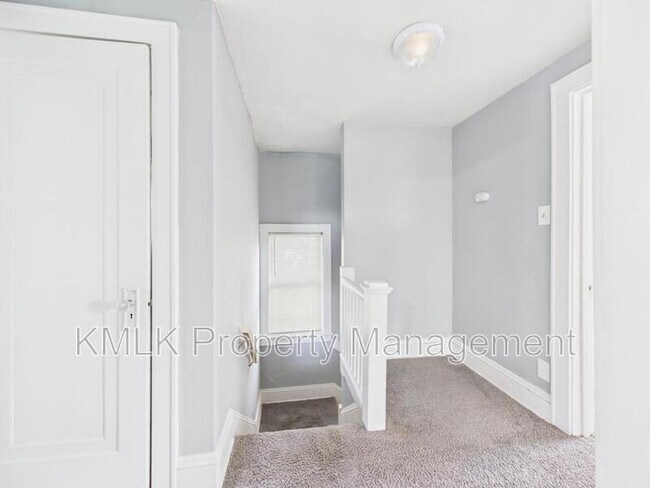 Building Photo - 903 Donald Ave