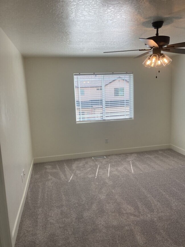 Building Photo - 3 Bed - 2.5 Bath, Newer Construction, Larg...