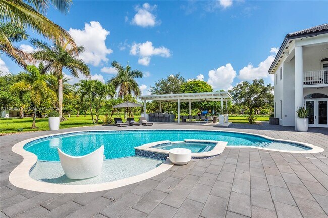 Building Photo - 5801 Melaleuca Rd