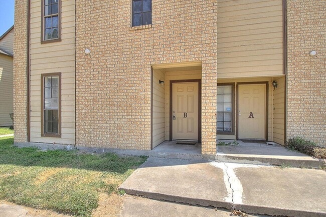 Building Photo - 2314 Capitan Dr