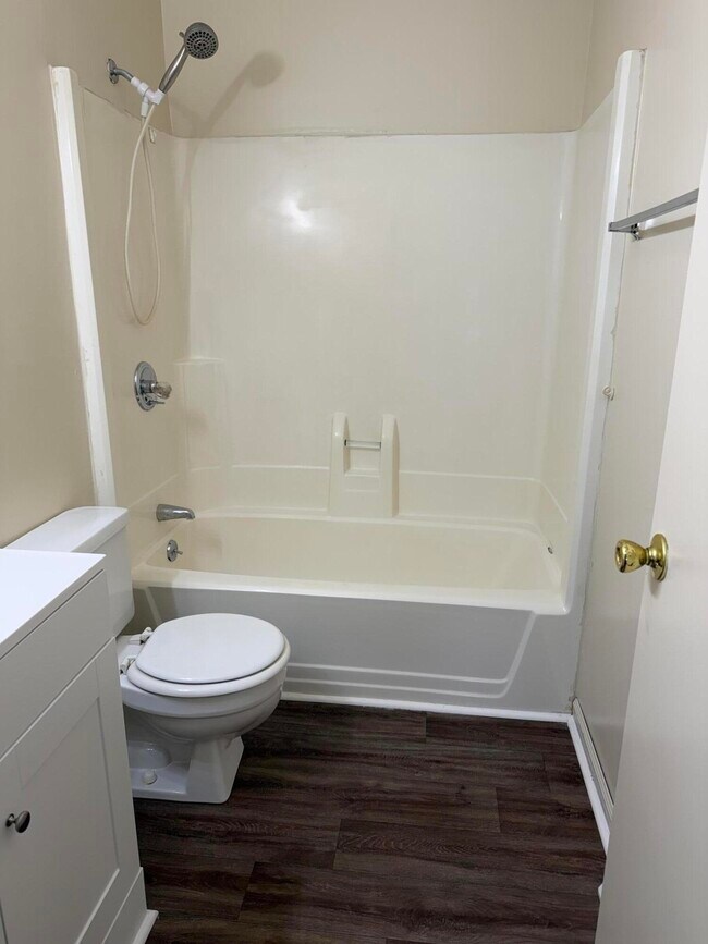 Building Photo - 212 Calumet Dr