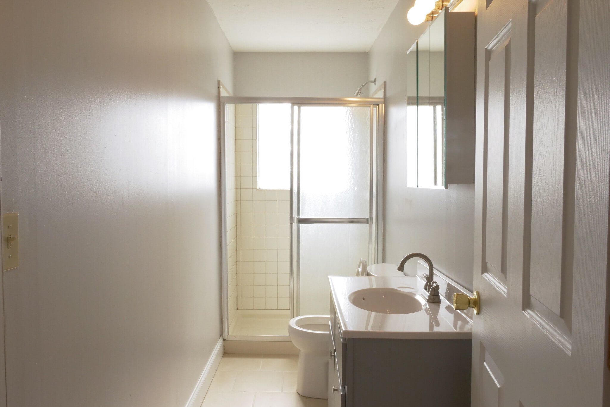 Building Photo - 105 W 5th St