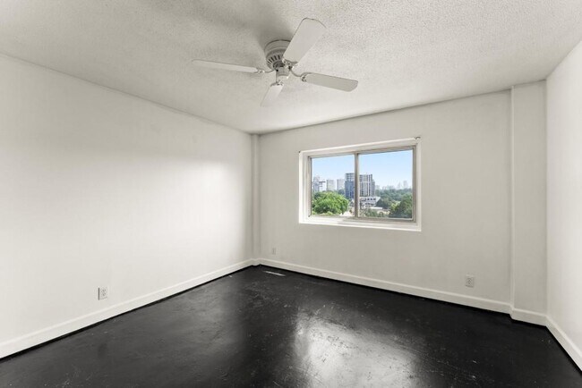 Building Photo - 2285 Peachtree Rd NE