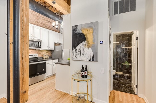 Building Photo - 331 S Peoria St