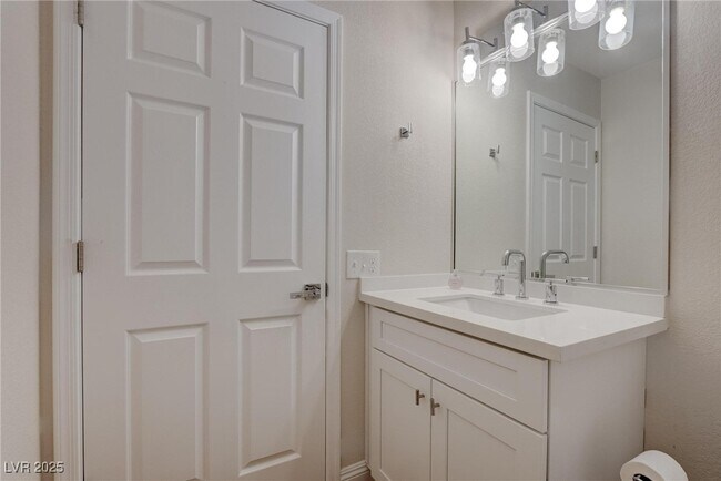 Building Photo - 3040 Hidden Treasure Dr