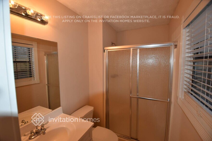 Building Photo - 2204 Post Oak Dr