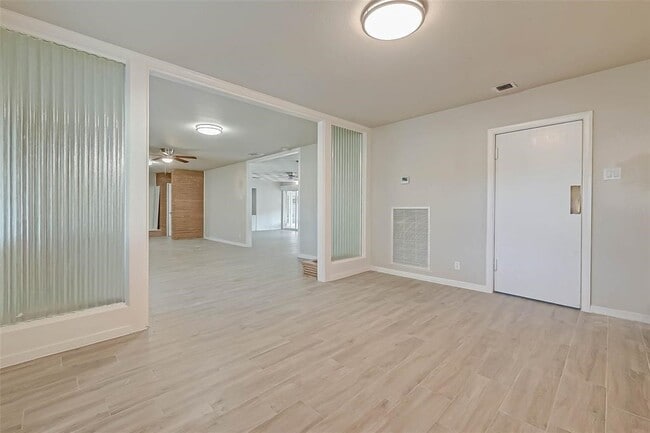 Building Photo - 2511 Maroneal St