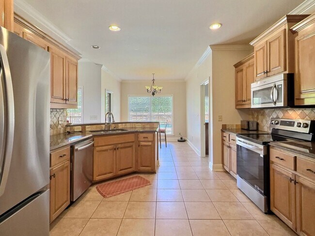 Building Photo - 4 Bed, 2 Full Bath Home w/ In-Ground Pool in Desirable Lake Forest!