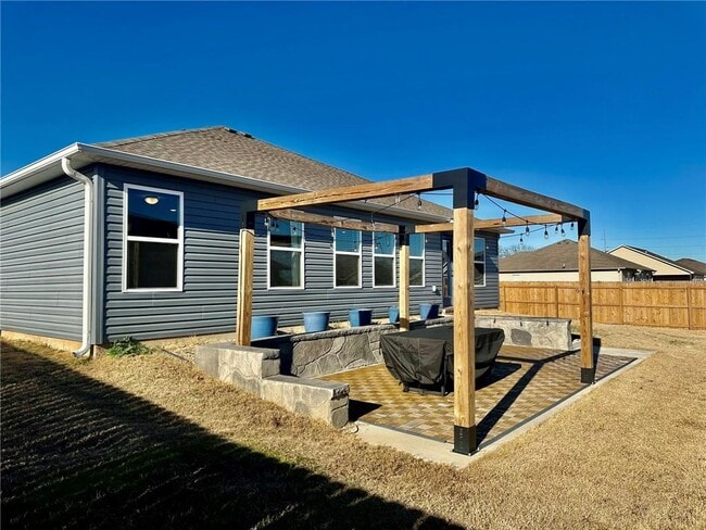 Building Photo - 920 Queen St