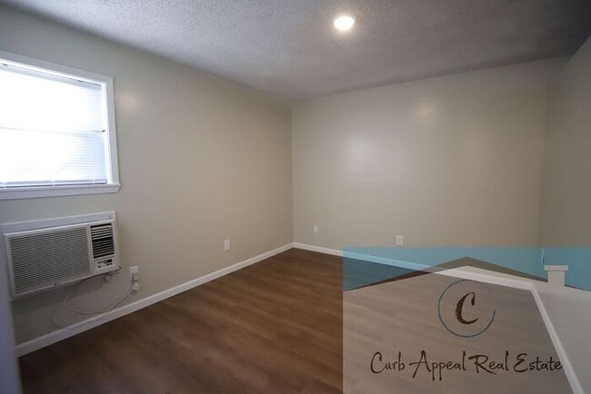 Building Photo - Utilities included plus cable and internet!! Newly renovated 1 bed/1 bath apt - HUD accepted!!