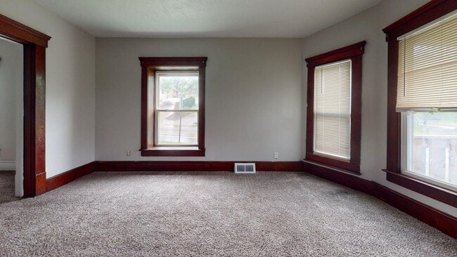 Building Photo - 822 Hazel St
