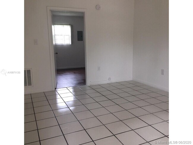 Building Photo - 8320 SW 65th Ave
