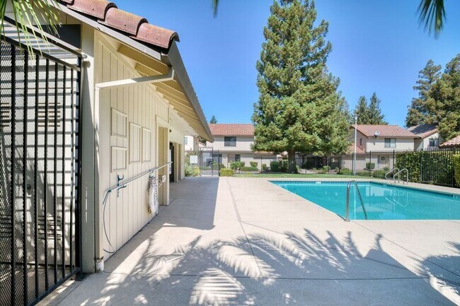 Building Photo - 6726 Calvine Rd