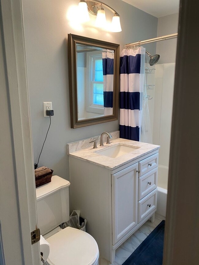 Building Photo - 2 Bedroom Home Quick access to KU MED