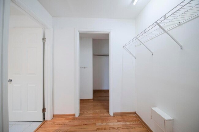 Building Photo - 5300 Carriage Way Dr