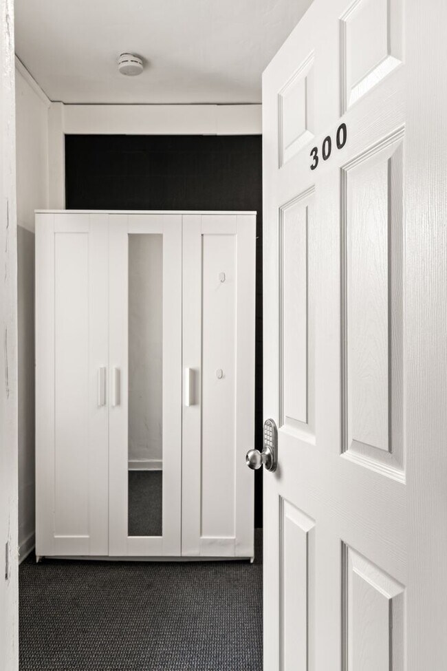 Building Photo - 832 Hilgard Ave