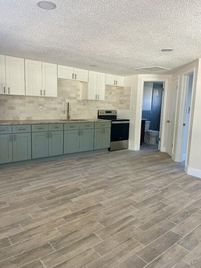 Building Photo - 1210 E 138th Ave