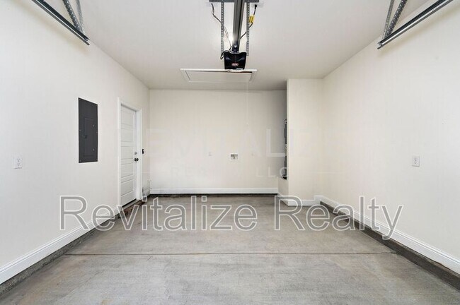 Building Photo - 13330 Shea Cir