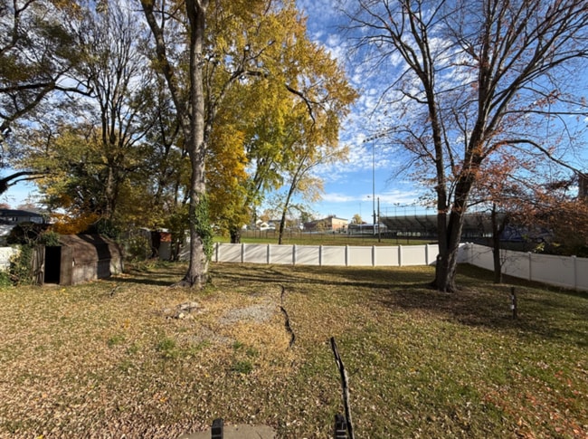 Building Photo - 205 Mardale Dr