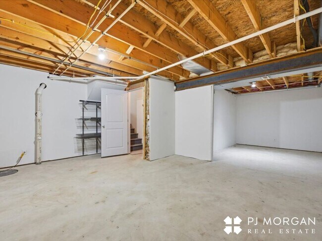 Building Photo - 19378 V St