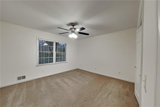 Building Photo - 3350 Turtle Lake Club Dr SE