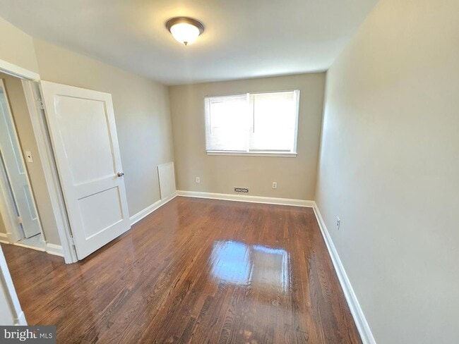 Building Photo - 4733 Homesdale Ave
