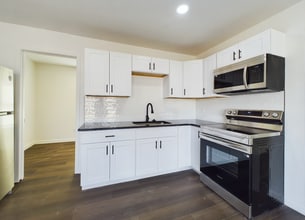 Building Photo - 8600 Countryshire Ln